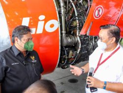 Menko Airlangga Tinjau Industri MRO Pesawat Udara di Batam