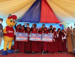 Peduli Pendidikan, Sari Husada – Indomaret Salurkan CSR di SDN 02 Mangolo Kolaka