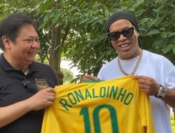 Bertemu Ronaldinho, Airlangga Cari Tahu Rahasia Negara Brasil Lahirkan Pesepak Bola Dunia