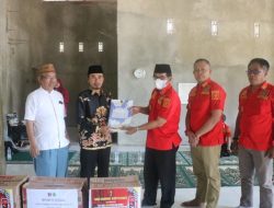 Peduli Sesama, Insan Kemenkumham Sultra Berbagi Paket Sembako di Daerah Terpencil