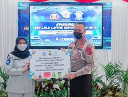 Cegah Laka Lantas, Jasa Raharja Sultra Serahkan Bantuan Traffic Cone dan Barikade