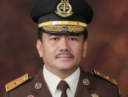 Raimel Jesaja, SH.,MH : Kendari Pos Memberi Kemanfaatan