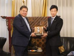 Terima Kunjungan Menteri Nishimura, Airlangga Bahas Kerja Sama Bilateral Indonesia – Jepang Hingga KTT G20