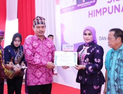 Fatmawati Terima Penghargaan Tokoh Inspiratif HIKMA Sultra 2023