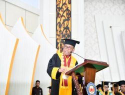 Wisuda 1.330 Mahasiswa, Prof. Zamrun : Ilmu untuk Kemaslahatan Umat