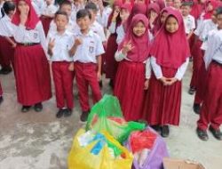 SDN 2 Kendari Gelar Lomba Pungut Sampah