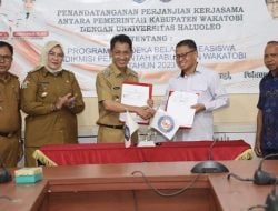 Salurkan Beasiswa, Pemkab Wakatobi Gandeng UHO