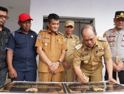 Tingkatkan Ekonomi Rakyat, Ruksamin Resmikan Dua Pasar