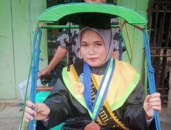 Nurfahmi, Wisudawati Anak Tukang Becak Bercita-cita jadi Guru