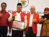 Ruksamin Dianugerahi Anggota Kehormatan IKA Unhas
