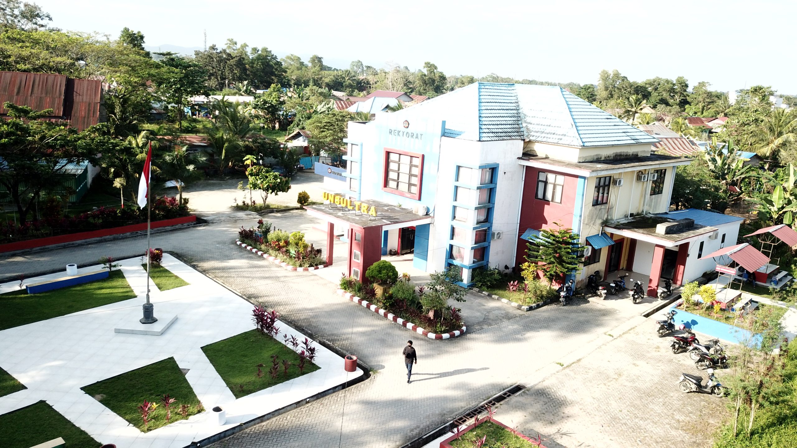 Kampus dan Rektorat Universitas Sulawesi Tenggara (Unsultra) di bilangan Kecamatan Baruga, Kota Kendari terus meningkatkan kualitasnya menjadi rujukan universitas swasta di Sultra. (MUH.ABDI ASMAUL AMRIN / KENDARI POS)