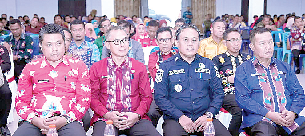 Jajaran Kepala OPD lingkup Pemkab Bombana hadir dalam kegiatan aksi 3 Rembuk Stunting di Aula Tanduale.