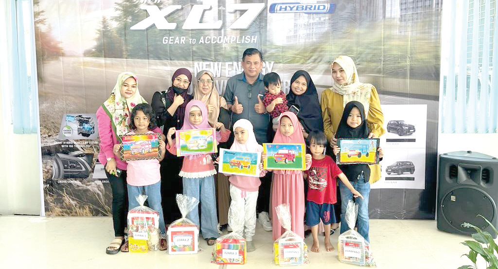 Suzuki Megahputra Kendari Foto bersama usai penyerahan hadiah lomba mewarnai kepada pemenang. (Suzuki Megahputra Kendari)