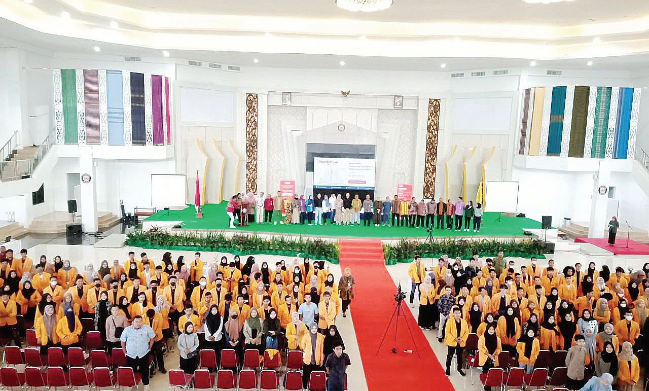 Foto bersama usai kegiatan. (Ewin Endang Saputri/Kendari Pos)