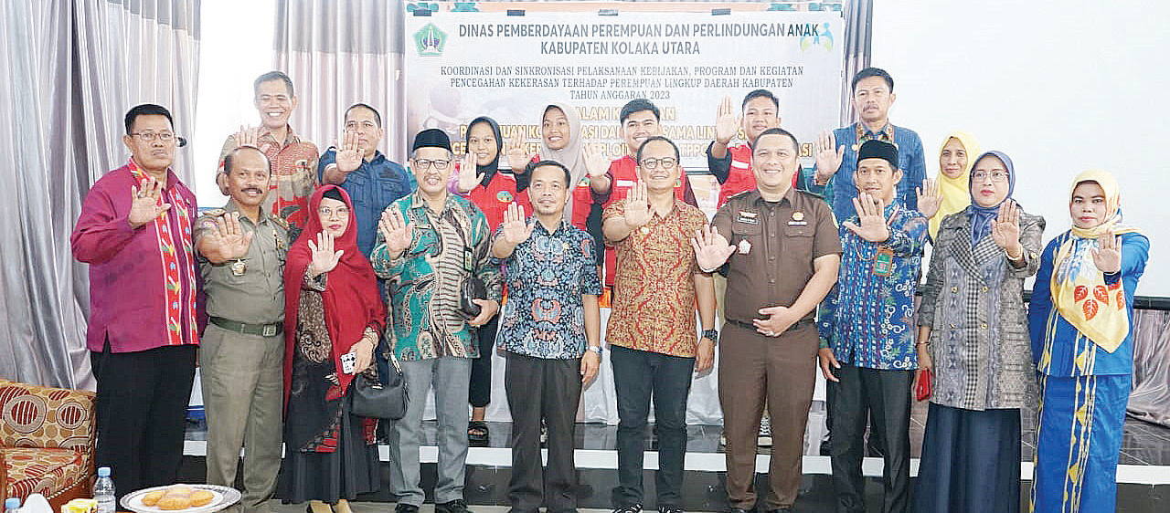 Pj.Bupati Kolut Parinringi (depan, lima dari kanan), Ketua DPRD Kolut Buhari(depan, lima dari kiri) berfoto bersama jajaran OPD dan pejabat Forkopimda.