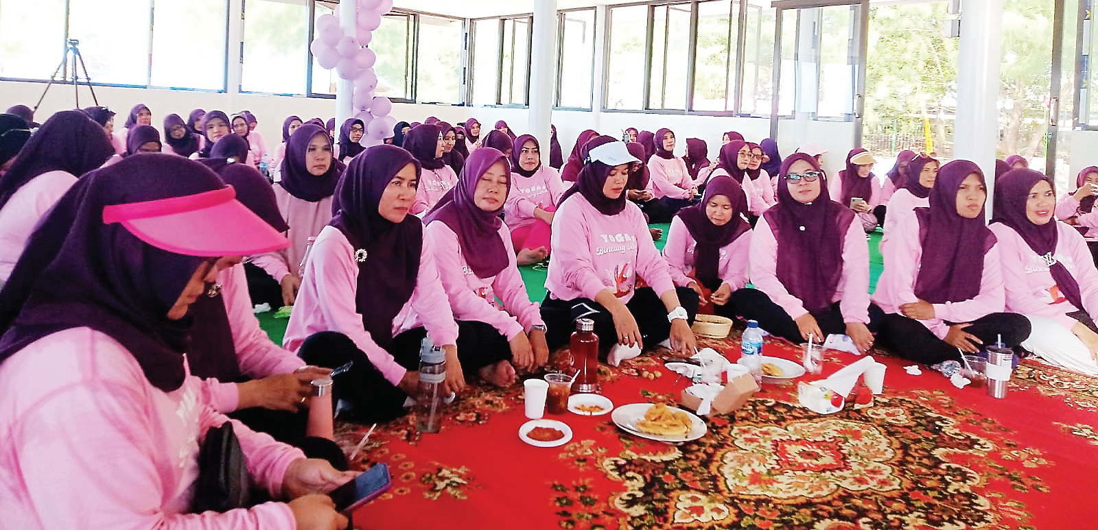 Antusiasme anggota Dharma Wanita Persatuan (DWP) UHO mengikuti bincang sehat bertajuk rahasia masa muda sehat dan masa muda nikmat.