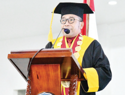 Prof Zamrun Ingatkan Wisudawan untuk Lebih Kreatif dan Inovatif
