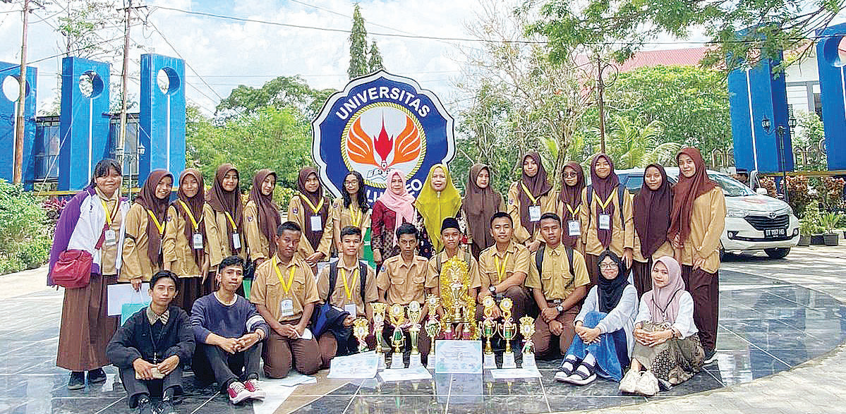 Siswa-siswi SMAN 2 Kendari berhasil meraih juara umum. (Ewin Endang Sahputri/Kendari Pos)