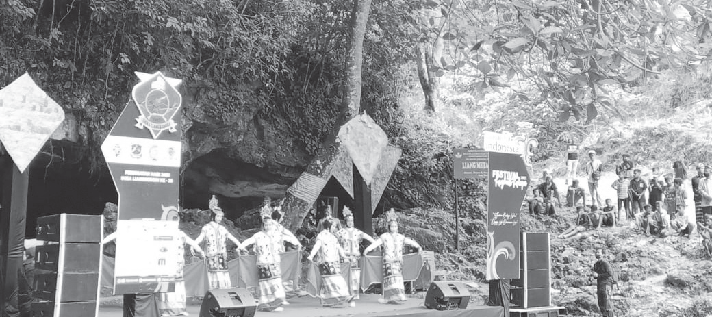 BUDAYA: Tarian Linda yang ikut memeriahkan pembukaan festival kaghati kolope (Dedeh Ayu/Kendari Pos)