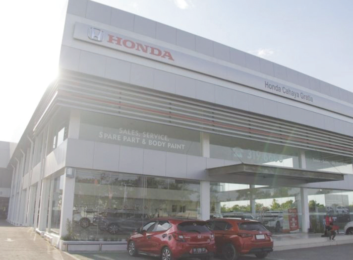 Dealer PT Honda Cahaya Gratia Kendari, senantiasa memberikan customer kemudahan dalam memiliki mobil impiannya. (Ewin Endang Sahputri/Kendari Pos)