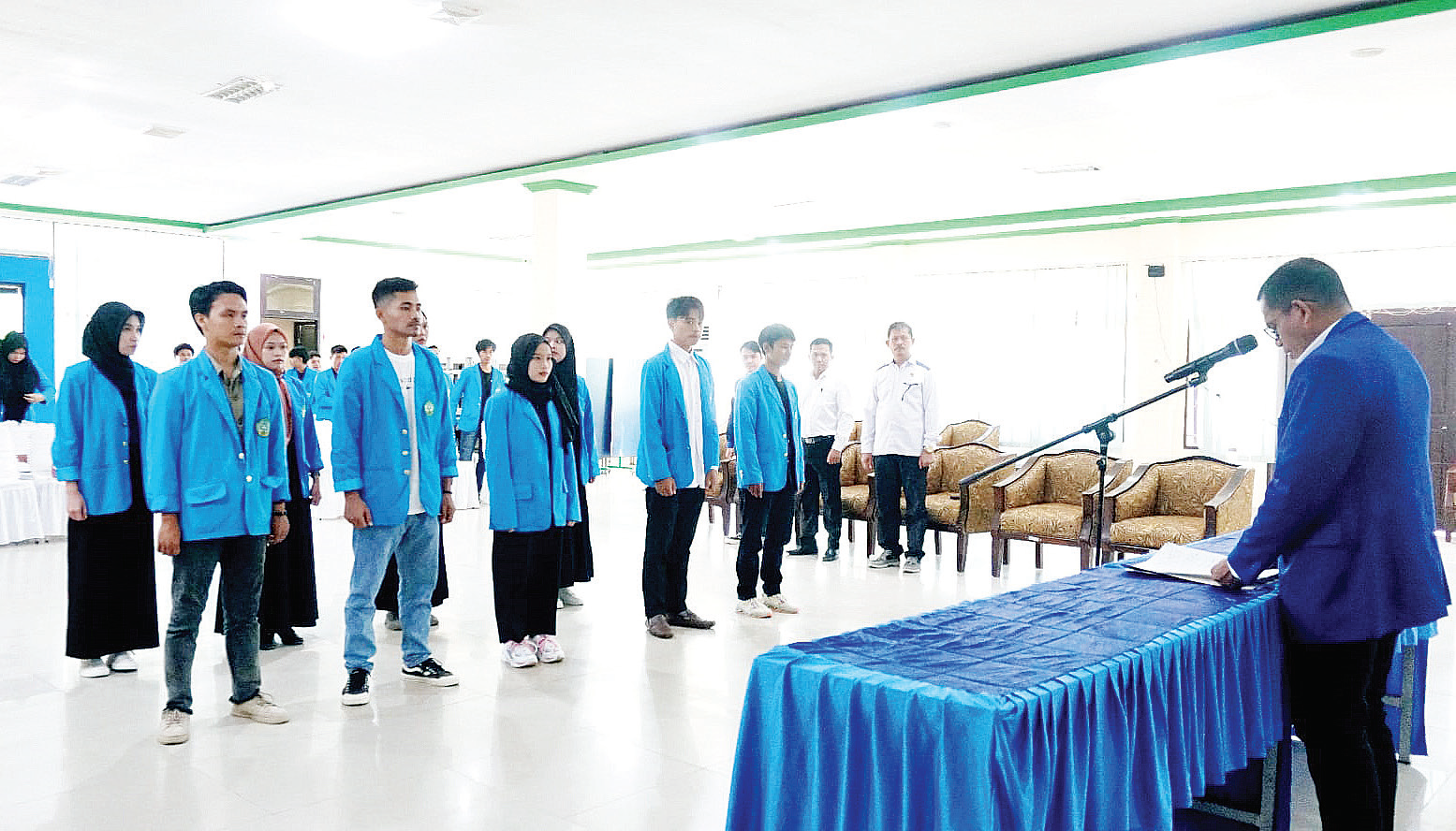 Suasana pelantikan yang dilakukan oleh Rektor IAIN Kendari Dr. Husain Insawan, M.Ag