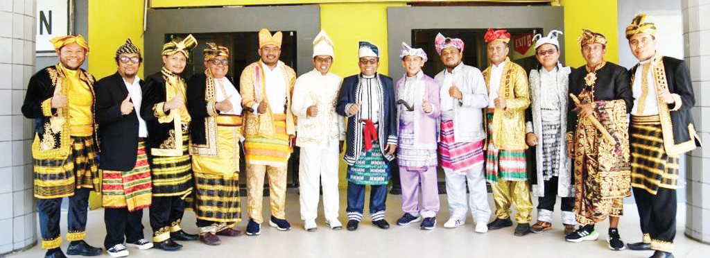 Foto bersama Rektor UHO, Prof Dr Muhammad Zamrun F., S.Si., M.Si., M.Sc., (tengah) bersama para pejabat lingkup UHO, usai upacara Hari Kemerdekaan RI ke 79 di pelataran Rektorat UHO.