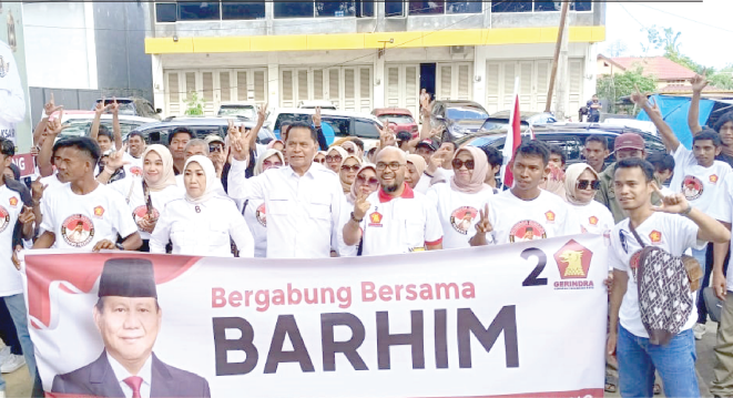 Relawan pendukung Barhim di Pileg DPR RI yang Antusias membersamai Barhim saat bertandang ke Kantor Gerinda Sultra. Foto; Istimewa