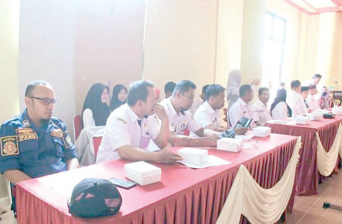 JAGA LINGKUNGAN : Suasana kegiatan seminar awal pengolahan persampahan berbasis kearifan lokal dalam pembangunan yang dibuka Wali Kota Baubau, La Ode Ahmad Monianse, kemarin. (DISKOMINFO KOTA BAUBAU FOR KENDARI POS)