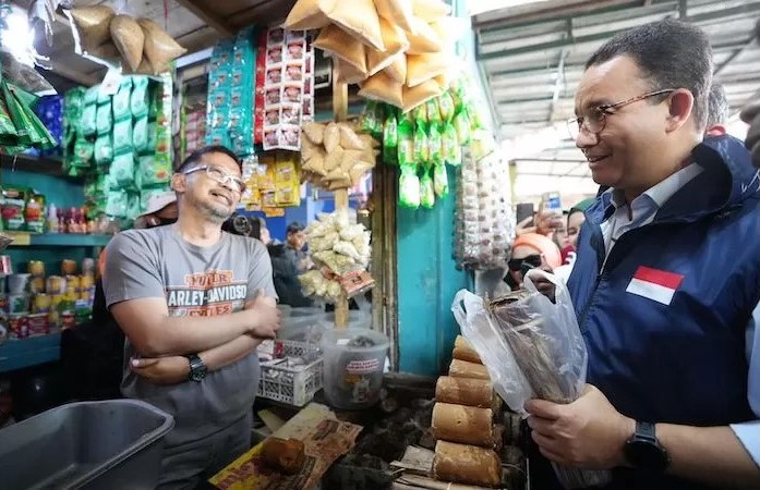Bacapres dari Koalisi Perubahan Anies Baswedan (kanan) diberondong dengan berbagai keluhan dari pedagang hingga pengelola Pasar Induk Cianjur.(IST)