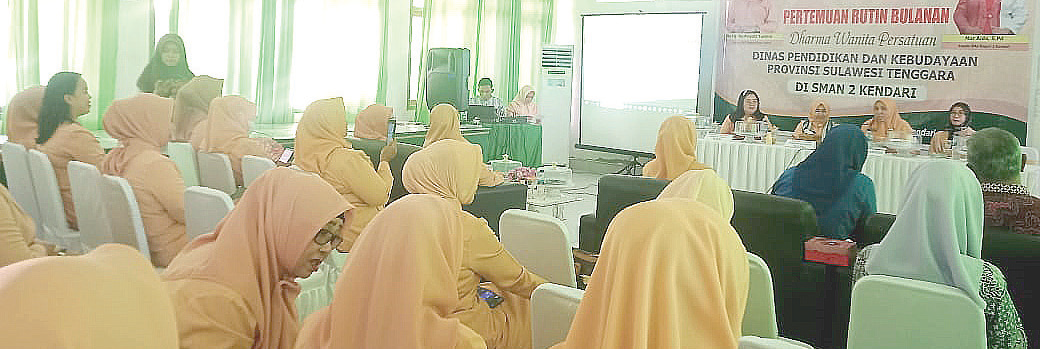 Suasana pertemuan rutin DWP Dikbud Provinsi Sultra. (Ewin Endang Sahputri/Kendari Pos)