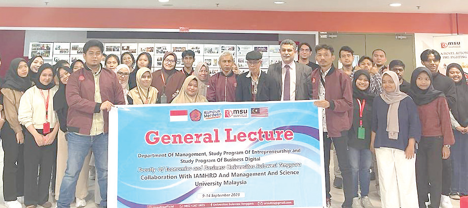 Foto bersama Dldosen dan mahasiswa Unsultra di Management and Science University Malaysia. (Humas UNSULTRA for Kendari Pos)