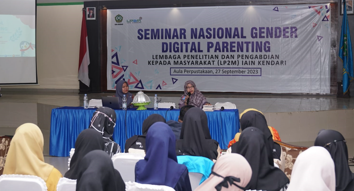 Suasana seminar nasional gender dengan tema digital parenting yang menghadirkan Maulidya Ulfah, Dosen Pendidikan Islam Anak Usia Dini di IAIN Syekh Nurjati Cirebon. (HUMAS IAIN KENDARI)