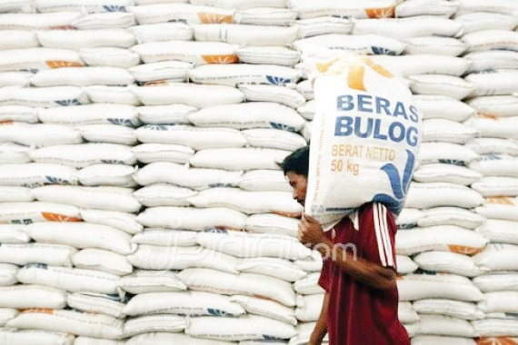 Pemerintah akan mengguyur pasokan beras ke pasar domestik terus dilakukan.