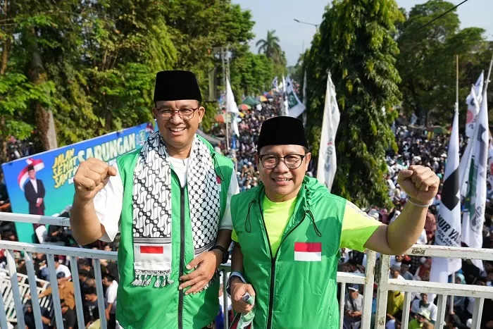 Jalan Sehat Santri Sarungan bersama pasangan Bacapres dan Bacawapres Anies Baswedan dan Muhaimin Iskandar (AMIN) di GOR PKPSO Kaliwates, Jember, Minggu (29/10). (tim Anies-Cak Imin)