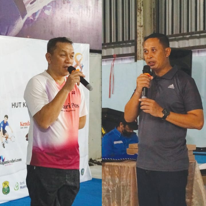 Direktur Kendari Pos Irwan Zainuddin (Kiri) Perwira Pelaksana Lanal Kendari Mayor Laut (H), Paslan. (kanan)