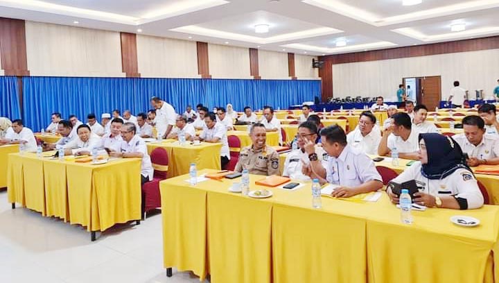 TINGKATKAN PELAYANAN: Suasana rapat koordinasi teknis penerapan dan penyusunan SPM lingkup Pemkab Koltim. (DISKOMINFO KOLAKA TIMUR FOR KENDARI POS)