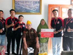 Peringati Hari Pahlawan, Alfamidi Salurkan Bantuan Kursi Roda Pada Veteran di Kota Kendari