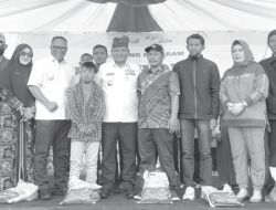 Pj Gubernur Bagi Sembako dan Beasiswa di Mubar