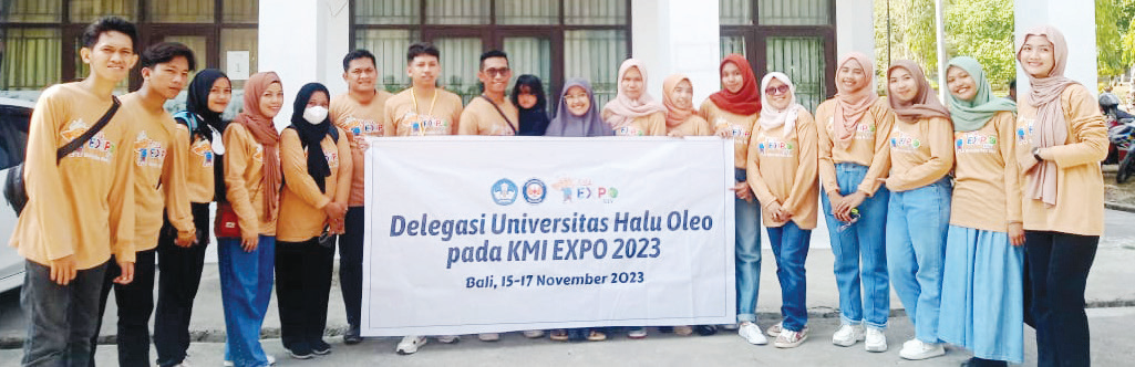 Foto bersama Ketua PK2M UHO, Dr. Sarinah, S.P., M.Si (lima dari kanan) usai kegiatan. (EWIN ENDANG SAHPUTRI/KENDARI POS)