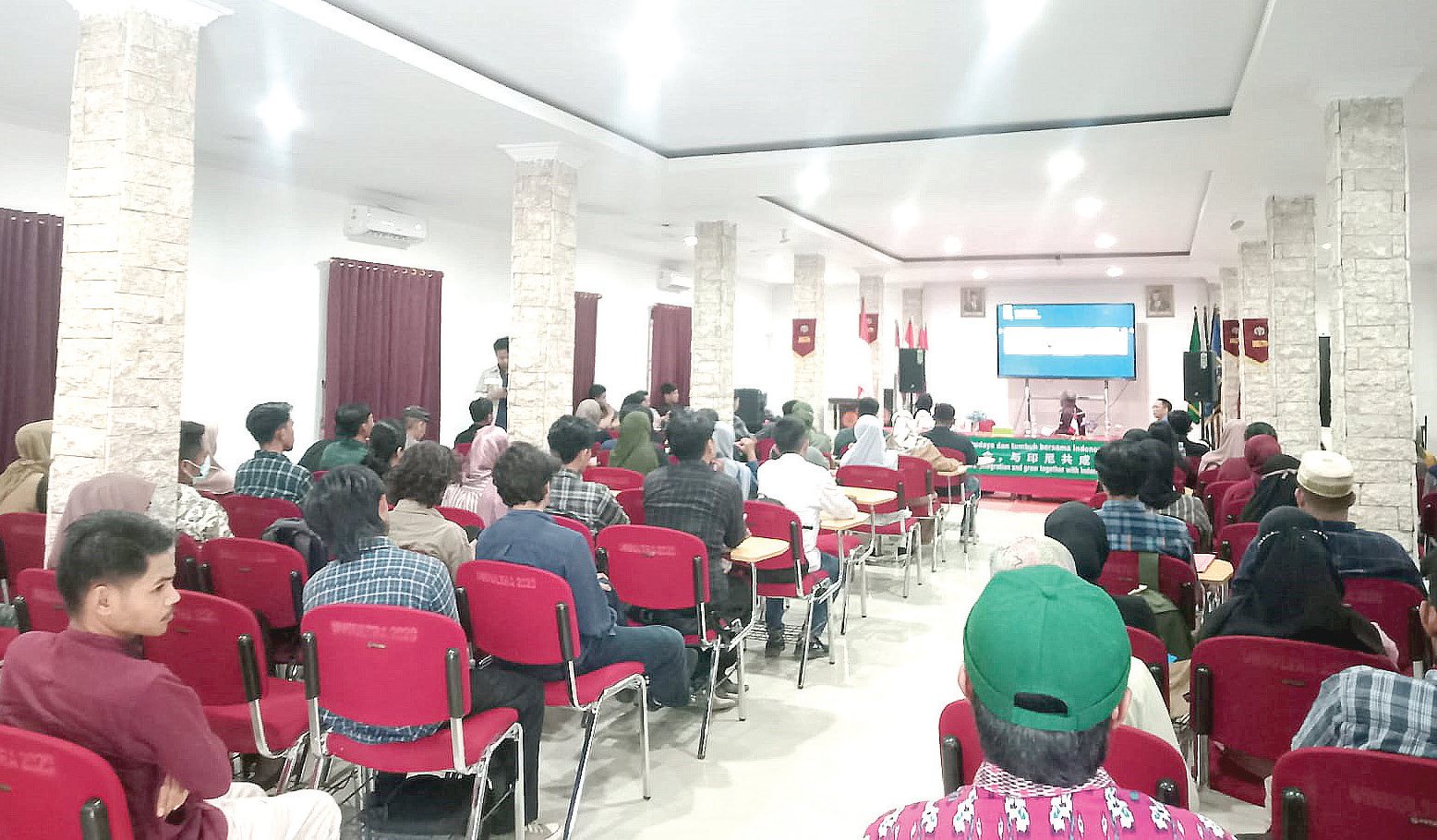 Suasana open requirement di gedung WTC Unsultra, Rabu (29/11). (Ewin Endang Sahputri/Kendari Pos)