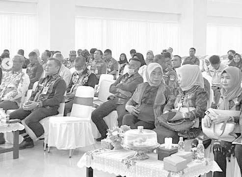 PARTISIPASI PUBLIK: Suasana konsultasi publik yang dilakukan Bappeda Kendari terkait penyusunan dokumen KLHS revisi RTRW Kendari 2023-2043 di Aula Balai Kota Kendari.