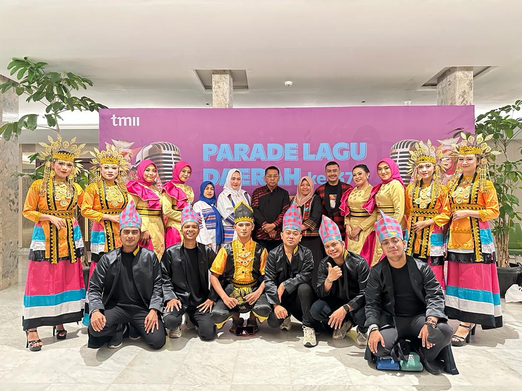 Kontingen Sultra berhasil memboyong gelar juara kategori penyanyi unggulan dalam Parade Lagu Daerah ke-37 yang digelar di Taman Mini Indonesia Indah (TMII), Jakarta.