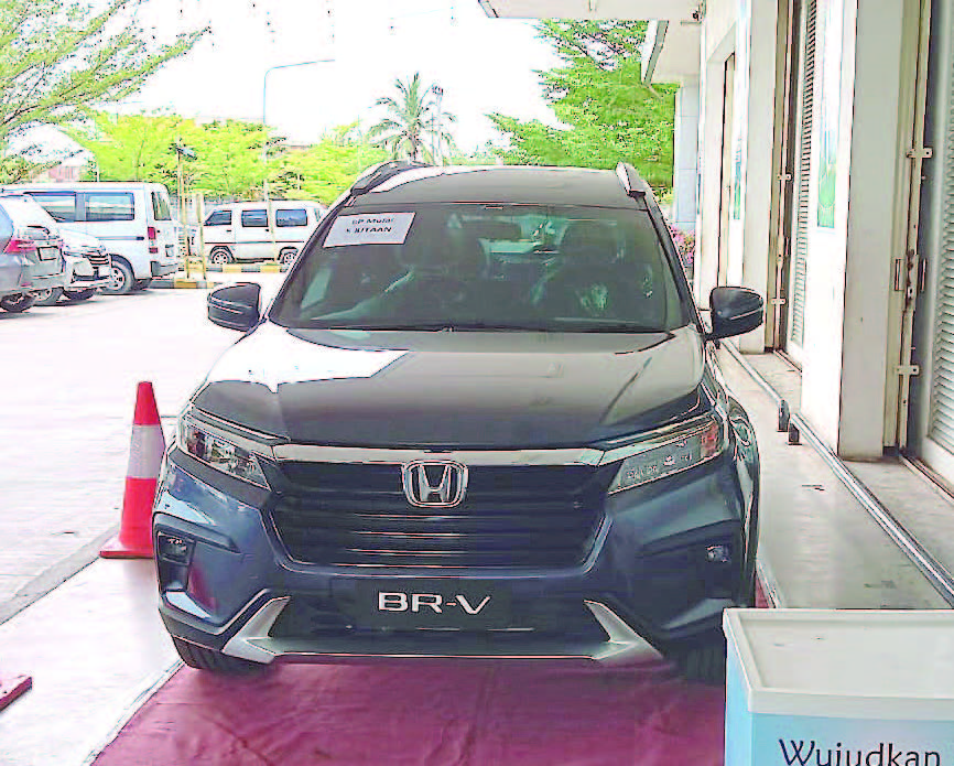Mobil All New Honda BR-V bisa dimiliki konsumen dengan uamg muka hanya Rp 5 jutaan di HCGP Kendari. (PT HCGP KENDARI)