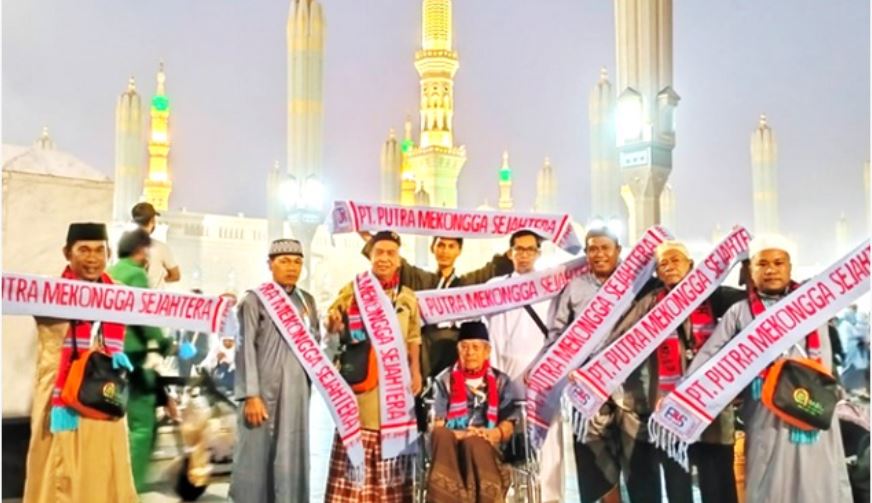 Rombongan Umrah PT. Putra Mekongga Sejahtera saat terakhir hendak meninggalkan Kota Madinah menuju Mekkah.