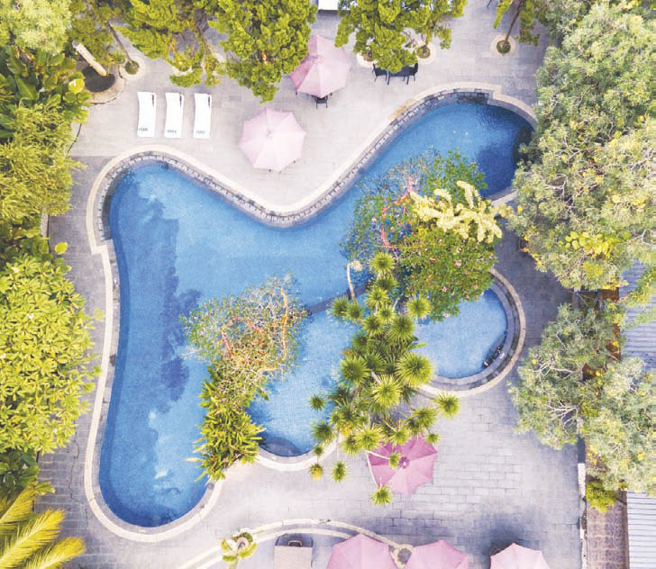 Swimming pool, salah satu fasilitas yang bisa dinikmati pengunjung Swiss-Belhotel Kendari. (EWIN ENDANG SAHPUTRI/KENDARI POS)