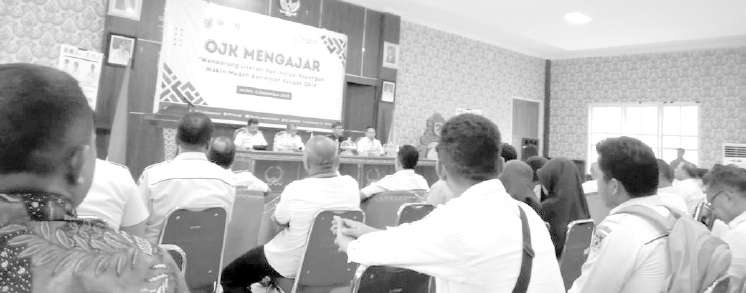 LITERASI: Suasana literasi dan inkluasi keuangan oleh OJK Sultra di Muna, kemarin (Dedeh Ayu/KP)