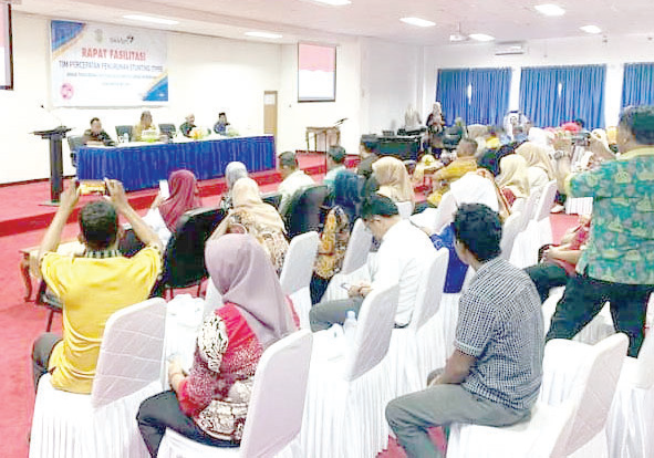 Suasana rapat fasilitasi TPPS tingkat Kabupaten Buton yang dibuka Asisten Tata Pemerintahan dan Kesra Setkab, Alimani. (AKBAR DISKOMINFO BUTON FOR KENDARI POS)