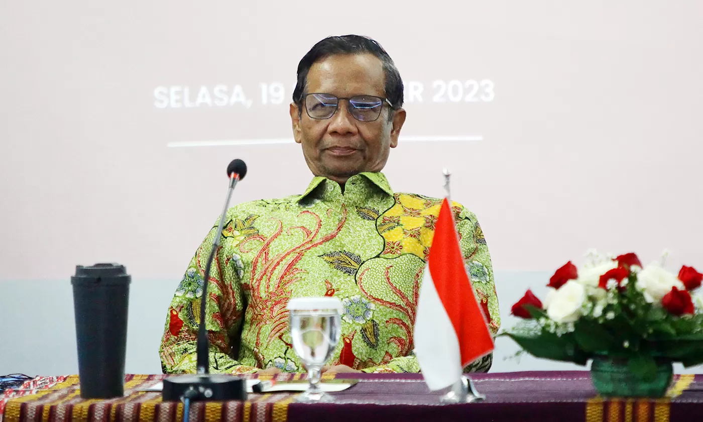 Menko Polhukam Mahfud MD saat melakukan pertemuan di Grha Oikumene, Jakarta, Selasa (19/12/2023). (JAWAPOS)