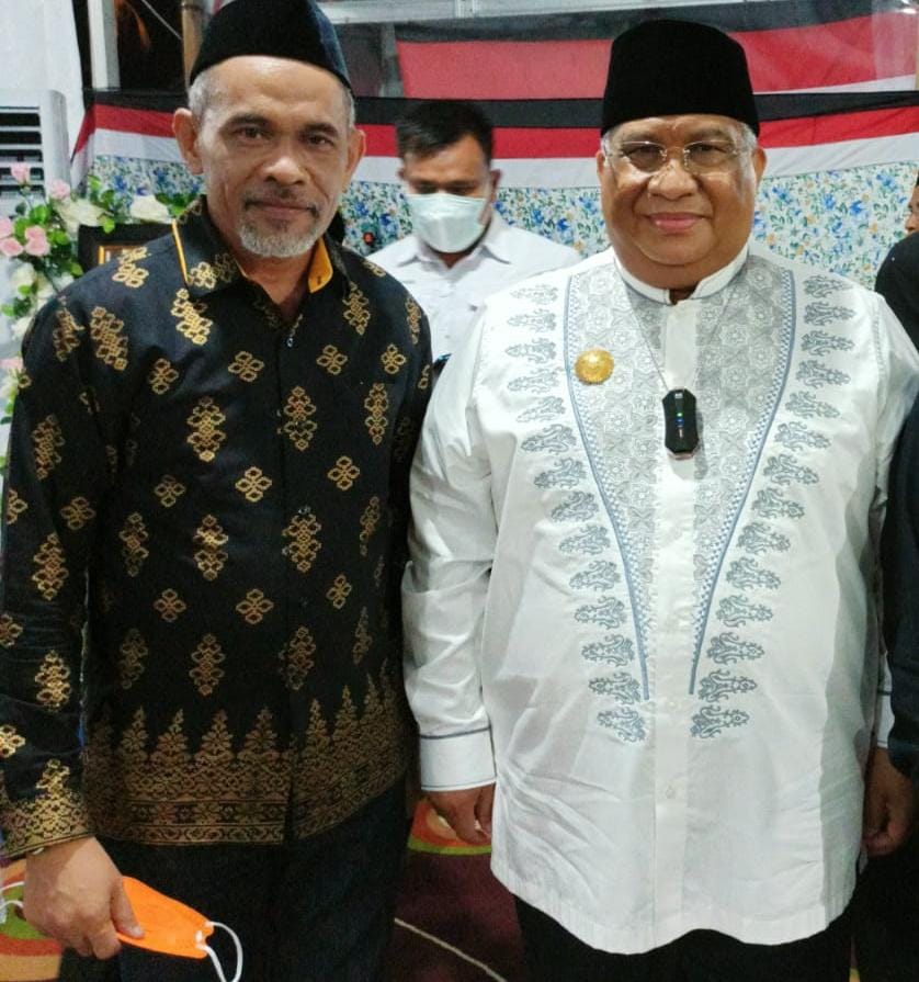 Mantan TGUPP Sultra pada masa pemerintahan Gubernur Sultra Ali Mazi, Muh Tahir Lakimi (kiri) dan mantan Gubernur Sultra Ali Mazi (kanan). (IST)