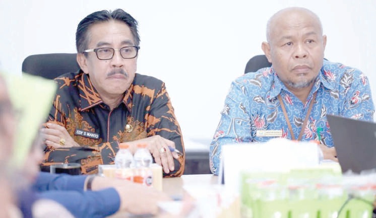 Pj Bupati Bombana Edy dan Kepala Ombudsman Perwakilan Sultra Mastri Susilo